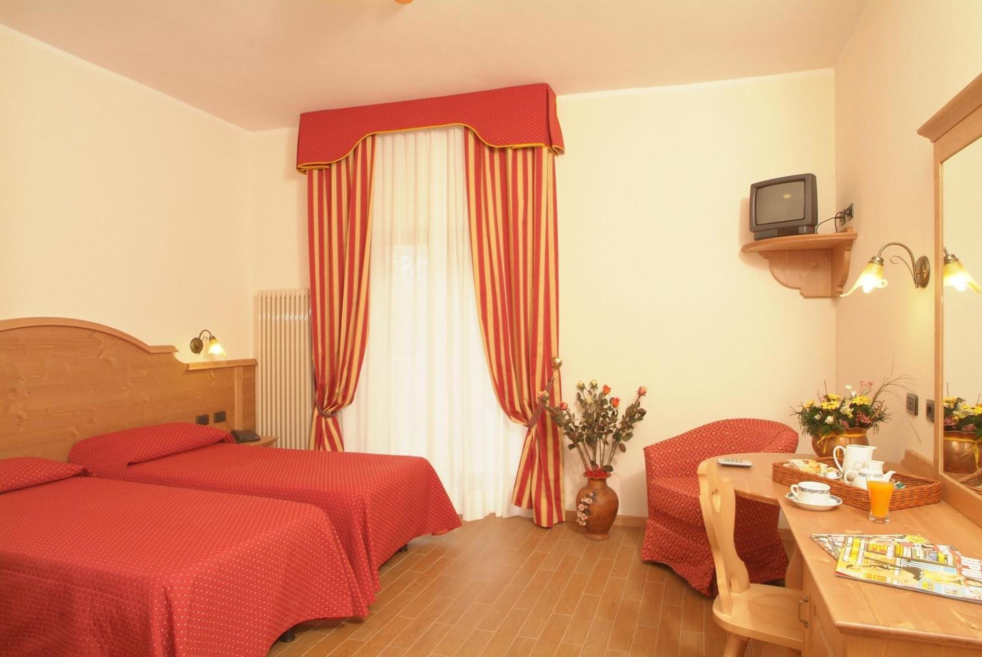 Hotel Fai Fai della Paganella Eksteriør billede